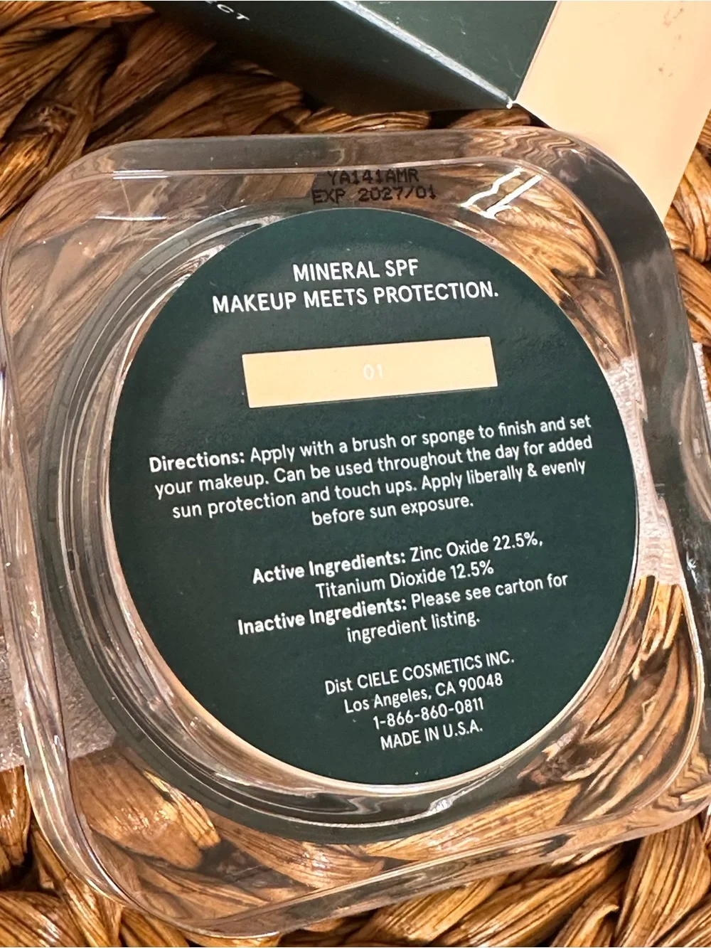 NOB Ciele shade 01 filter and protect SPF 30 blurring finishing setting powder